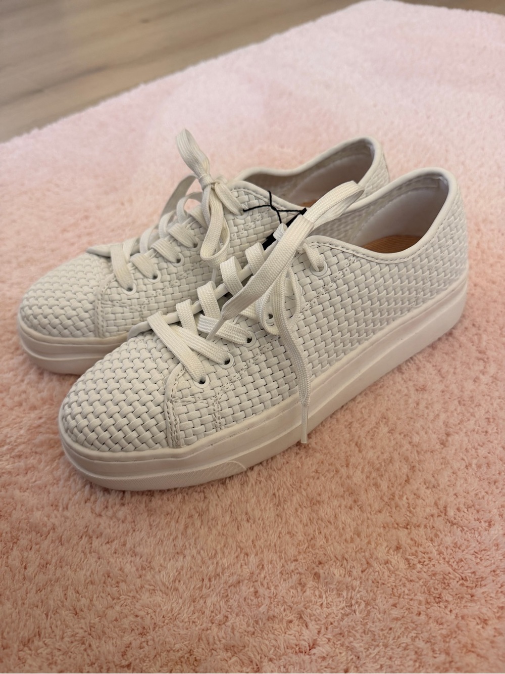 ON-34th Women’s Woven Platform Sneakers - White - NWT - Size 8 fits like 8.5